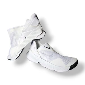 Nike Go FlyEase SIZE 8